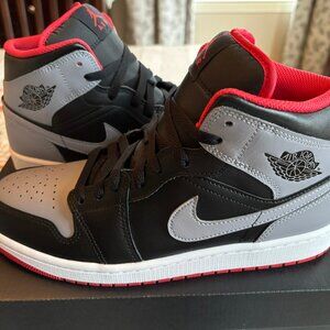 Brand New in Box Black/Grey/Red Air Jordan 1 Mid Men's Shoes Size M 10 / W 11.5